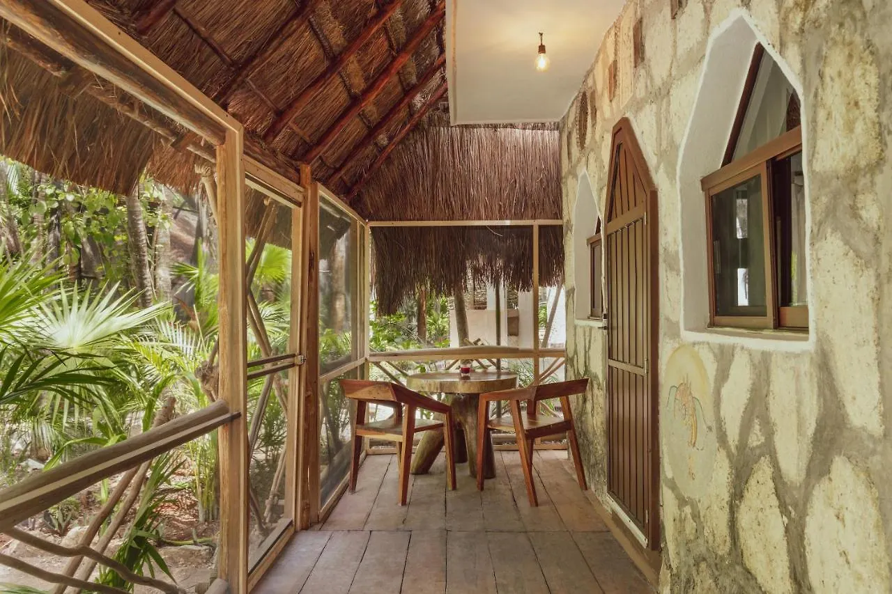 Lodge Yaxchen Tulum Cabanas & Cenote